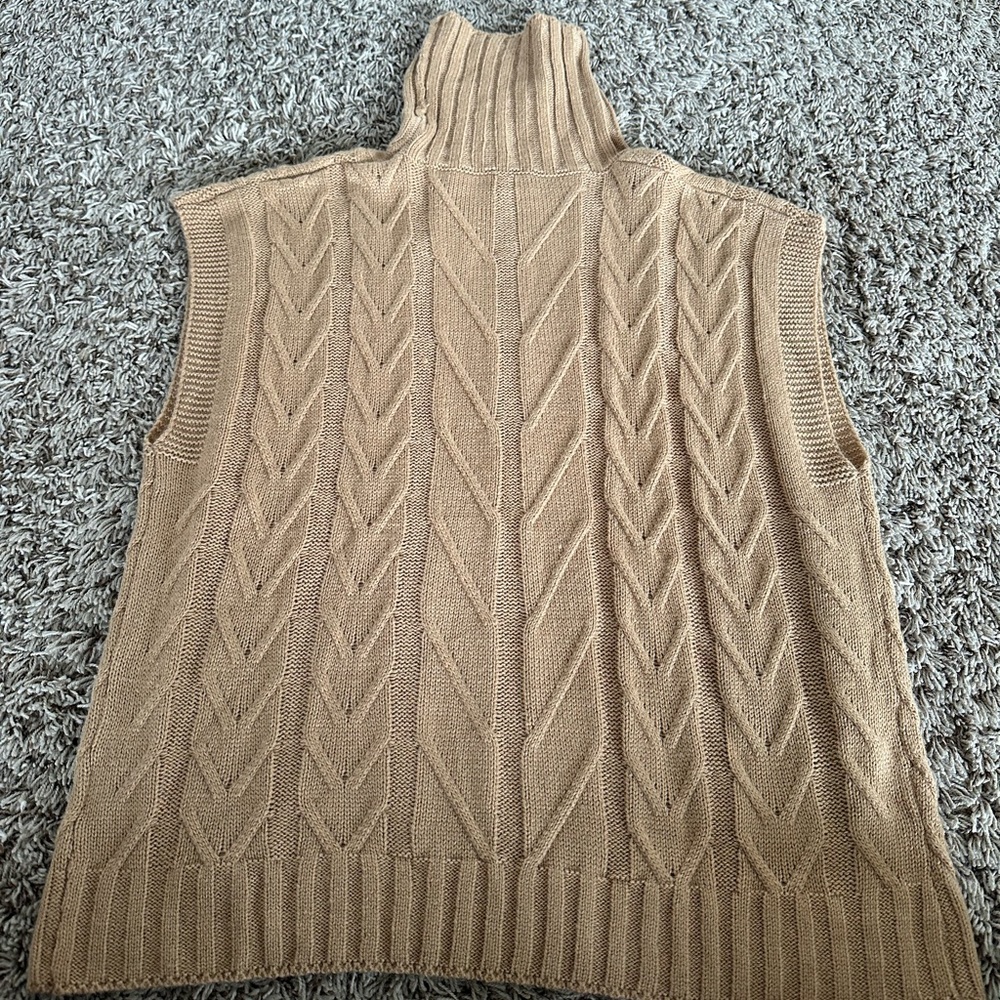 Turtle neck vest sweater